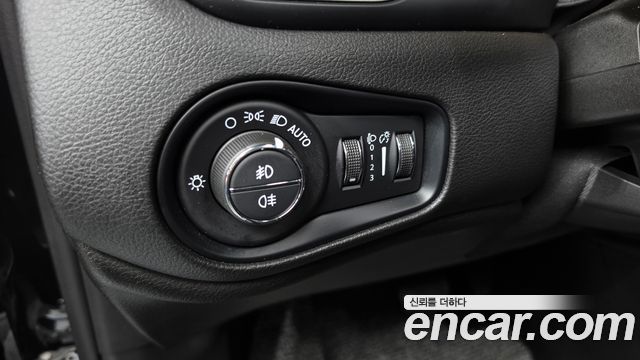 Jeep Renegade 1.3 Limited 2022 — фото 27
