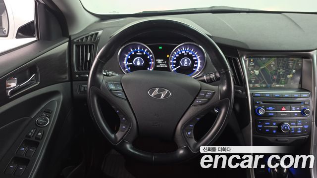 Hyundai Sonata The Brilliant CVVL Attration 2014 — фото 12