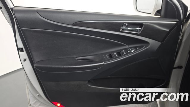 Hyundai Sonata The Brilliant CVVL Attration 2014 — фото 24