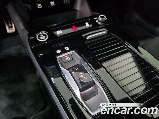Audi A6 e-tron Performance S line 2025 — фото 9