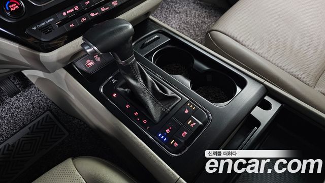 Kia Carnival 9-seater Luxury 2017 — фото 9