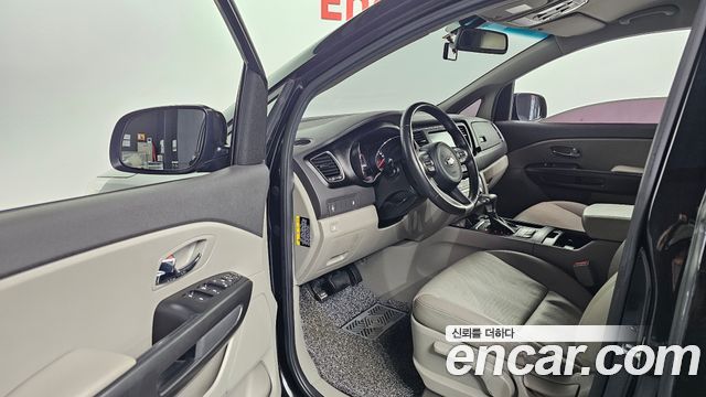 Kia Carnival 9-seater Luxury 2017 — фото 10