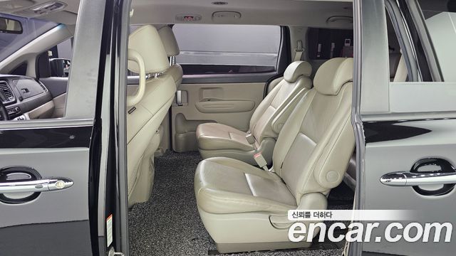 Kia Carnival 9-seater Luxury 2017 — фото 11