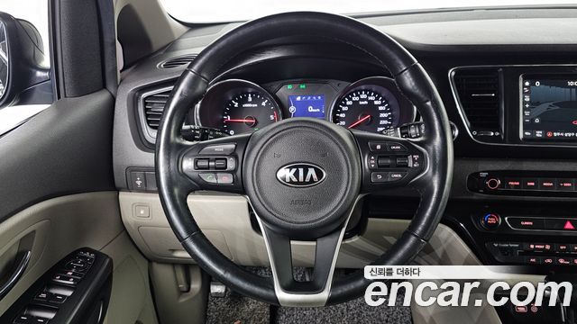 Kia Carnival 9-seater Luxury 2017 — фото 13