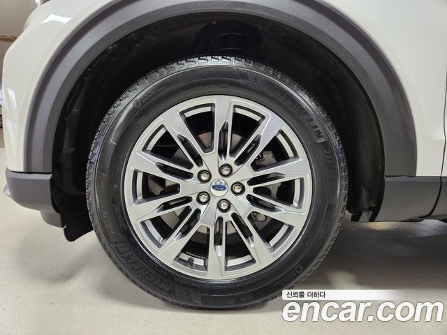 Ford Explorer (VI) 2.3 Platinum 4WD 2025 — фото 5
