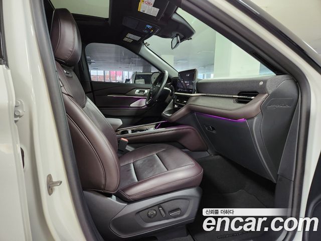 Ford Explorer (VI) 2.3 Platinum 4WD 2025 — фото 16