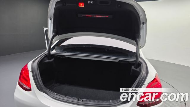 Mercedes-Benz C-Class (W205) C220 d Avantgarde 2018 — фото 31