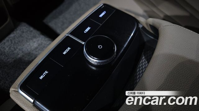 Kia K8 2.5 Gasoline 2WD Noblesse 2022 — фото 27