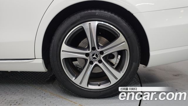 Mercedes-Benz E-Class (W213) E300 Avantgarde 2019 — фото 21