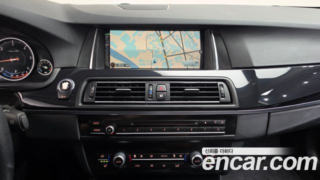 BMW 5 Series (F10) 520d xDrive M Aero Dynamic 2016 — фото 13
