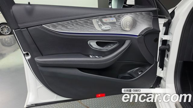 Mercedes-Benz E-Class (W213) E350 4MATIC AMG Line 2022 — фото 24