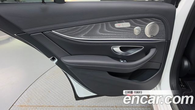 Mercedes-Benz E-Class (W213) E350 4MATIC AMG Line 2022 — фото 25
