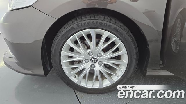 Toyota Camry (XV70) 2.5 XLE Hybrid 2019 — фото 5