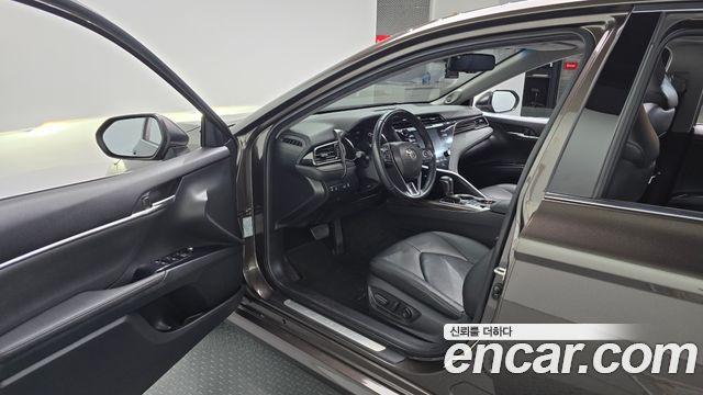 Toyota Camry (XV70) 2.5 XLE Hybrid 2019 — фото 10