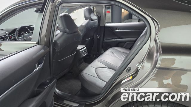 Toyota Camry (XV70) 2.5 XLE Hybrid 2019 — фото 11