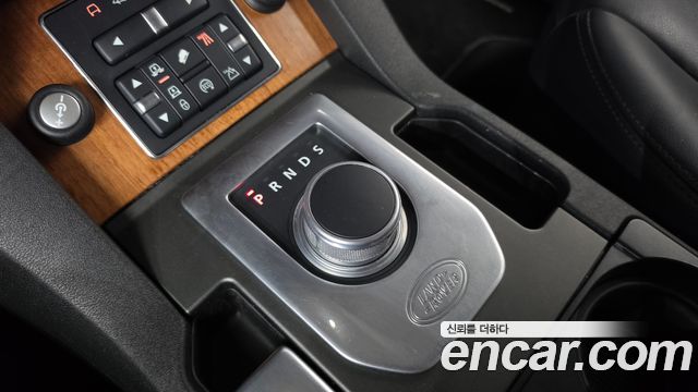 Land Rover Discovery 4 3.0 SDV6 SE 2015 — фото 9