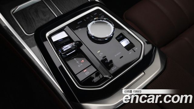 BMW 7 Series (G70) 740d xDrive M Sport 2024 — фото 9