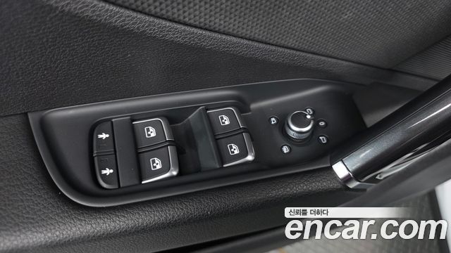 Audi Q2 35 TDI Premium 2023 — фото 11
