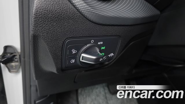 Audi Q2 35 TDI Premium 2023 — фото 12