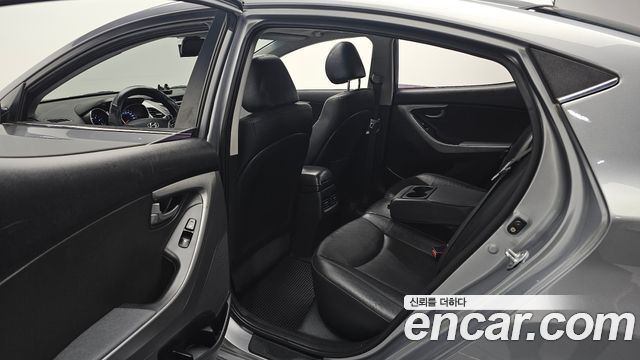 Hyundai Avante 1.6 GDi Modern Standard 2015 — фото 12