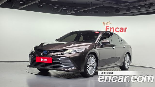 Toyota Camry (XV70) 2.5 XLE Hybrid