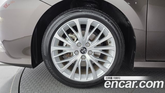 Toyota Camry (XV70) 2.5 XLE Hybrid 2019 — фото 5