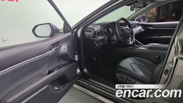 Toyota Camry (XV70) 2.5 XLE Hybrid 2019 — фото 10