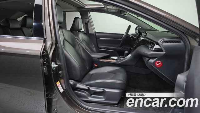Toyota Camry (XV70) 2.5 XLE Hybrid 2019 — фото 11