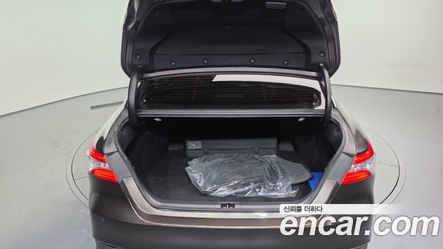 Toyota Camry (XV70) 2.5 XLE Hybrid 2019 — фото 20