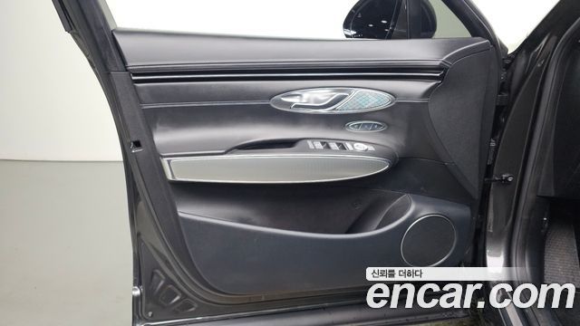 Genesis GV70 2.5T Gasoline 2WD 2024 — фото 24