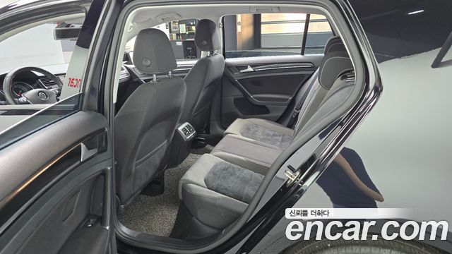 Volkswagen Golf (VII) 1.6 TDI 2015 — фото 11
