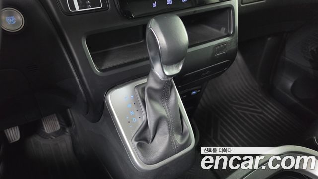 Hyundai Staria Cargo 5-Seater Modern 2022 — фото 9