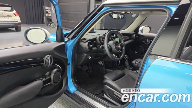 MINI Cooper 5Door HIGH 3rd 2018 — фото 10