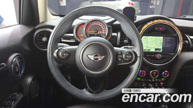 MINI Cooper 5Door HIGH 3rd 2018 — фото 16