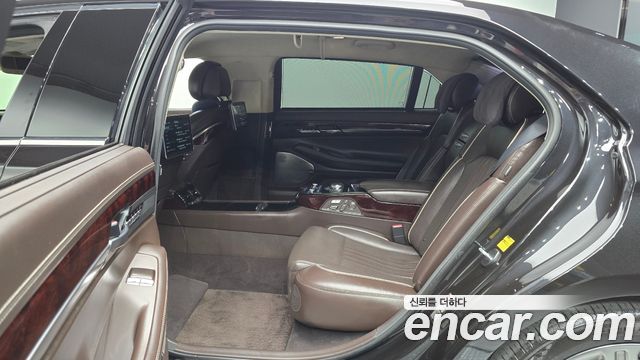 Genesis EQ900 5.0 GDI AWD Limousine Prestige 2018 — фото 12
