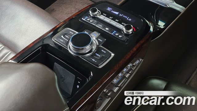 Genesis EQ900 5.0 GDI AWD Limousine Prestige 2018 — фото 19