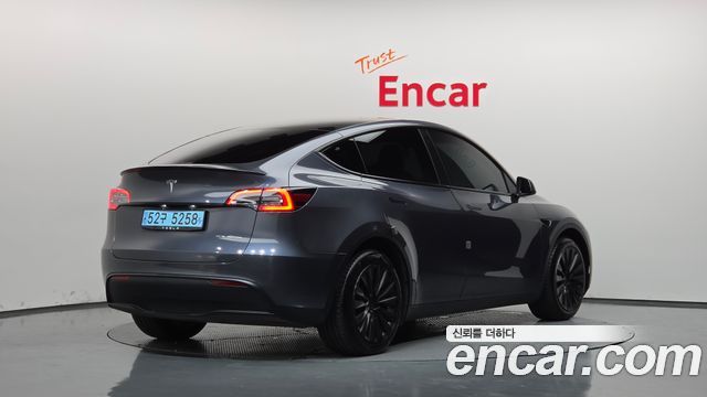 Tesla Model Y Long Range AWD 2023 — фото 2