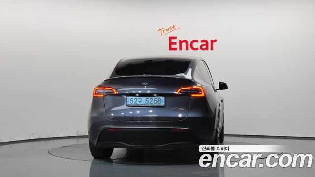 Tesla Model Y Long Range AWD 2023 — фото 4