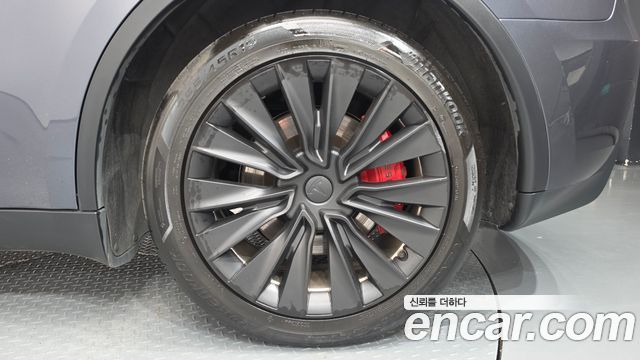 Tesla Model Y Long Range AWD 2023 — фото 27