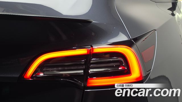 Tesla Model Y Long Range AWD 2023 — фото 29