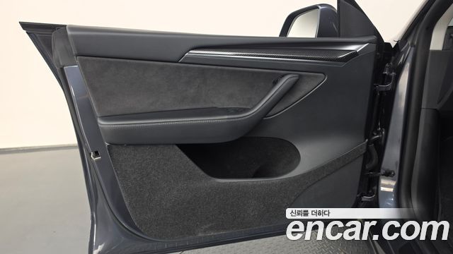 Tesla Model Y Long Range AWD 2023 — фото 30