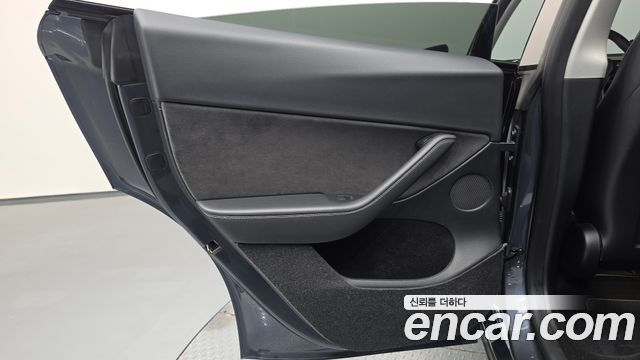 Tesla Model Y Long Range AWD 2023 — фото 31