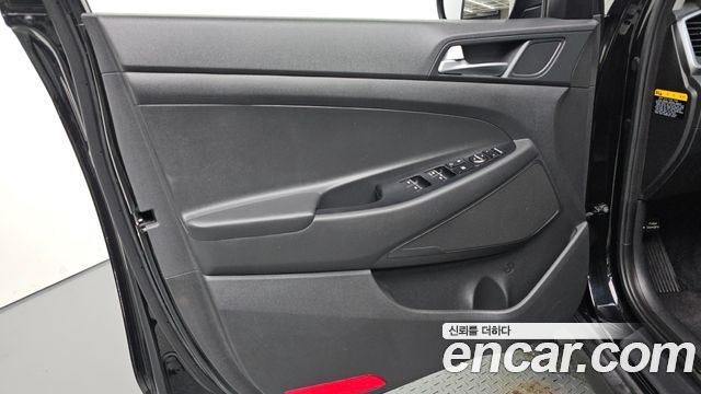 Hyundai Tucson Diesel 2.0 2WD Style 2016 — фото 24