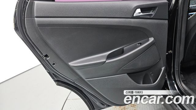 Hyundai Tucson Diesel 2.0 2WD Style 2016 — фото 25