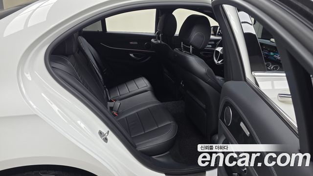 Mercedes-Benz E-Class (W213) E250 AMG Line 2023 — фото 12