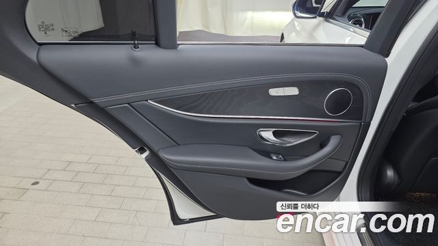 Mercedes-Benz E-Class (W213) E250 AMG Line 2023 — фото 25