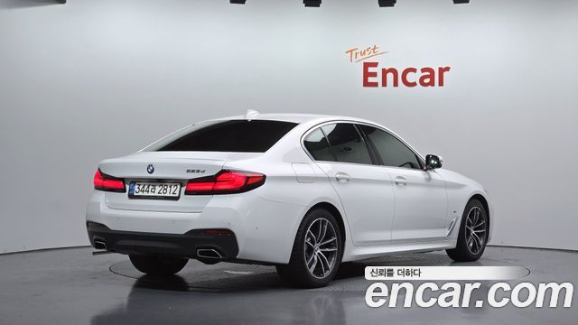 BMW 5 Series (G30) 523d M Sport 2022 — фото 2