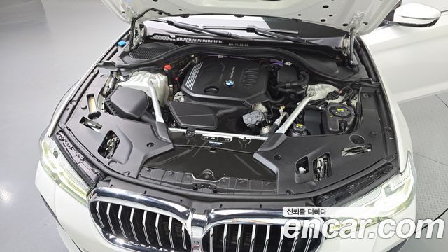 BMW 5 Series (G30) 523d M Sport 2022 — фото 6