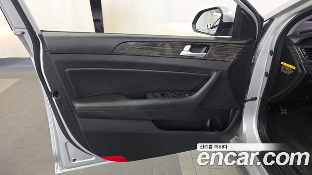 Hyundai Sonata (LF) 2.0 Smart 2015 — фото 24
