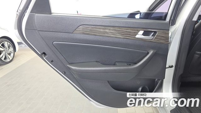 Hyundai Sonata (LF) 2.0 Smart 2015 — фото 25